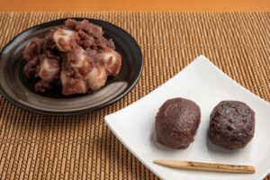 お盆の和菓子「糸切り団子」と「あんころ餅」
